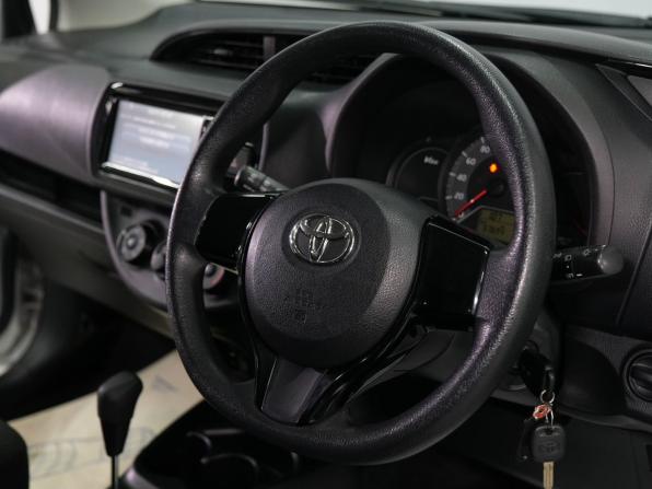 Toyota Vitz III (XP130) Рестайлинг 2 с пробегом 2018 года, цена 985 000 рублей, 97050 км, хэтчбек, Автокод Объявления