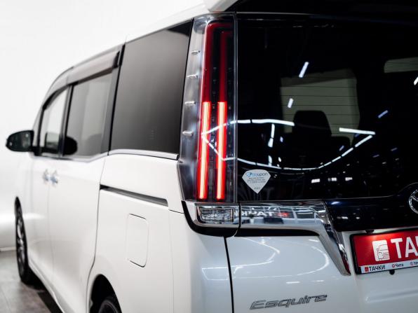 Toyota Esquire I Рестайлинг с пробегом 2017 года, цена 2 250 000 рублей, 112271 км, минивэн, Автокод Объявления