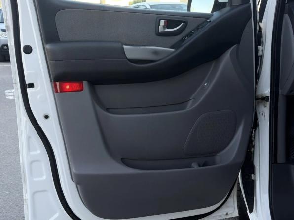 Hyundai H-1 II Рестайлинг 2 с пробегом 2018 года, цена 2 697 000 рублей, 120390 км, минивэн, Автокод Объявления