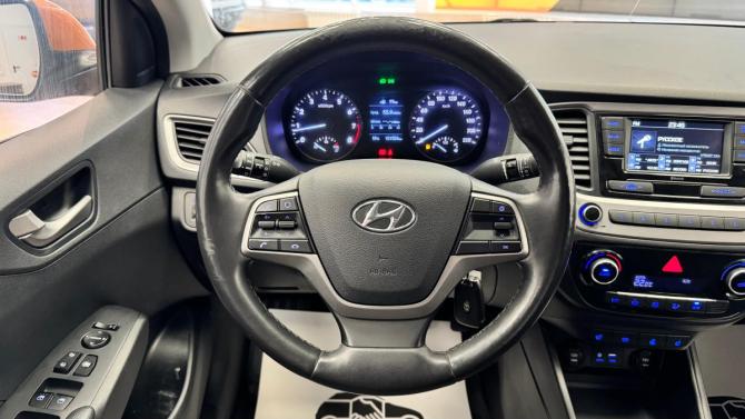 Hyundai Solaris II с пробегом 2018 года, цена 1 115 000 рублей, 151759 км, седан, Автокод Объявления