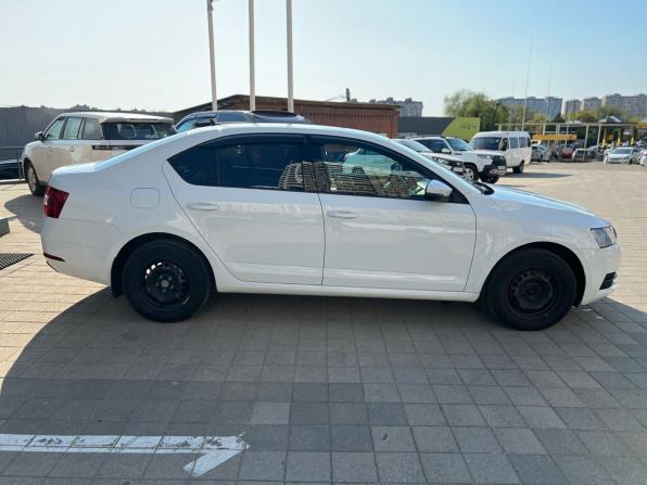 Skoda Octavia III (A7) Рестайлинг с пробегом 2017 года, цена 1 320 000 рублей, 135957 км, лифтбек, Автокод Объявления