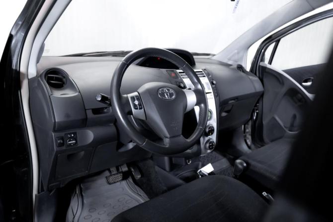 Toyota Yaris II с пробегом 2008 года, цена 499 000 рублей, 127127 км, хэтчбек, Автокод Объявления