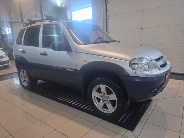 Chevrolet Niva I Рестайлинг с пробегом 2009 года, цена 353 000 рублей, 210000 км, внедорожник, Автокод Объявления