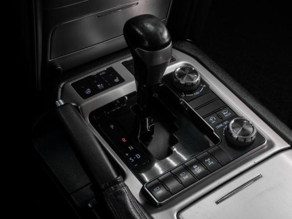Toyota Land Cruiser 200 Series Рестайлинг 2 с пробегом 2015 года, цена 5 399 000 рублей, 268109 км, внедорожник, Автокод Объявления