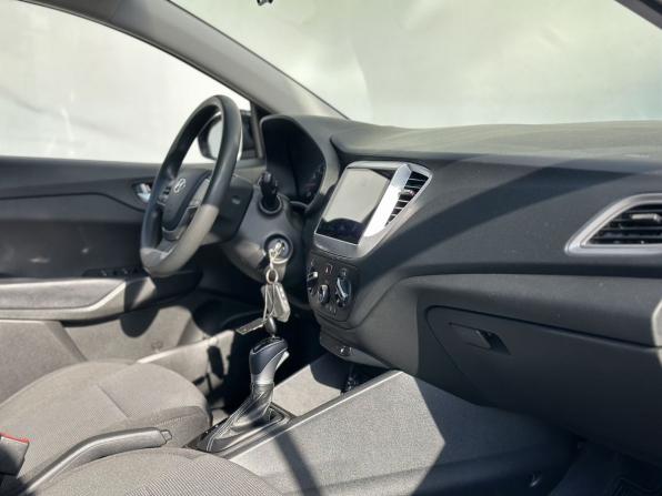 Hyundai Solaris II Рестайлинг с пробегом 2021 года, цена 1 650 000 рублей, 59773 км, седан, Автокод Объявления