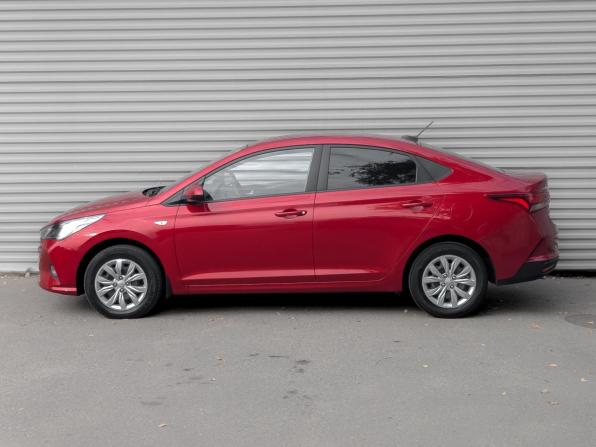Hyundai Solaris II Рестайлинг с пробегом 2022 года, цена 1 680 000 рублей, 55981 км, седан, Автокод Объявления