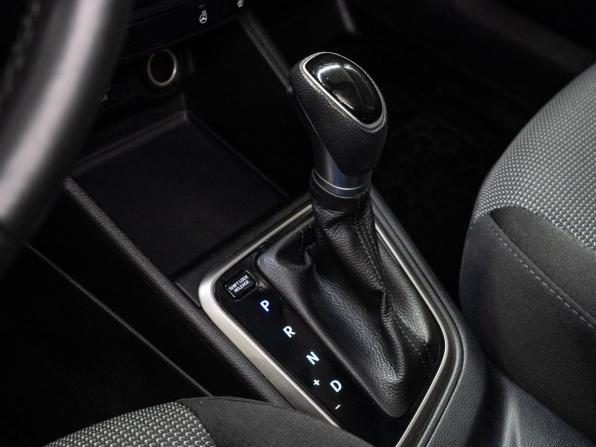 Hyundai Solaris II с пробегом 2019 года, цена 999 000 рублей, 247315 км, седан, Автокод Объявления