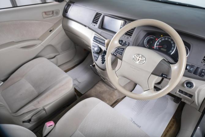 Toyota ISis I Рестайлинг с пробегом 2009 года, цена 1 229 000 рублей, 135000 км, компактвэн, Автокод Объявления