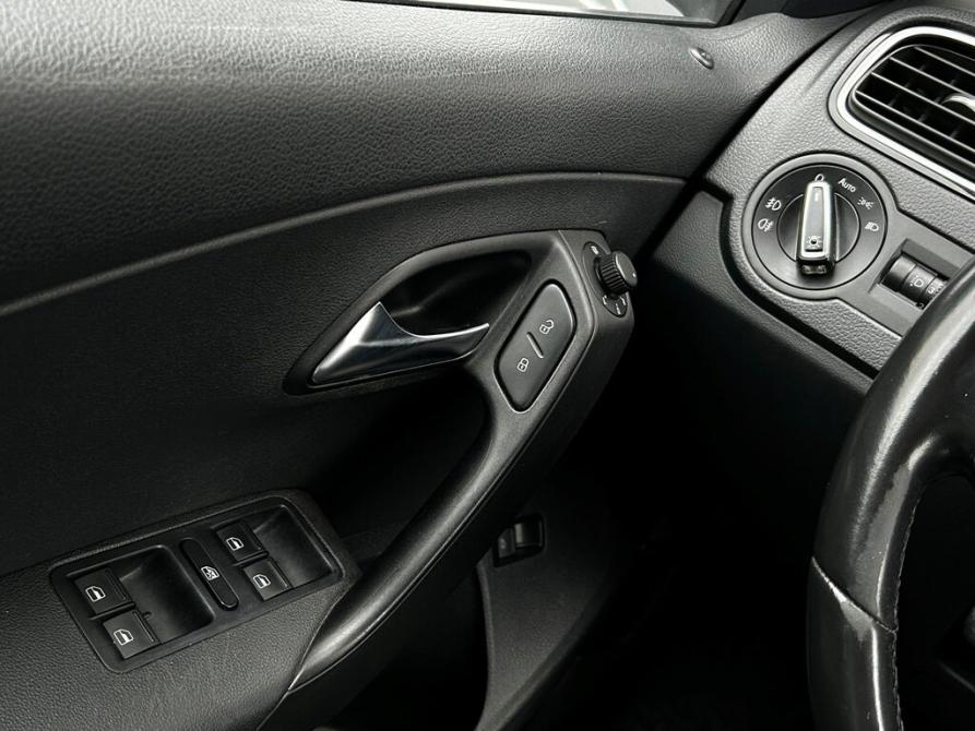 Volkswagen Polo V Рестайлинг Санкт-Петербург  - изображение 17