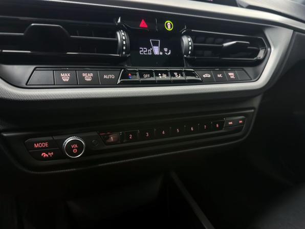 BMW 1 серии III (F40) с пробегом 2021 года, цена 2 400 000 рублей, 86485 км, хэтчбек, Автокод Объявления