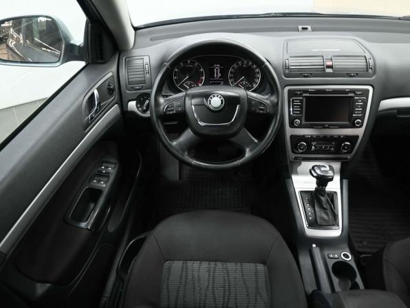 Skoda Octavia II (A5) Рестайлинг с пробегом 2013 года, цена 1 129 900 рублей, 162000 км, лифтбек, Автокод Объявления