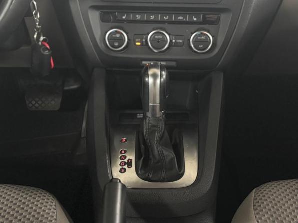 Volkswagen Jetta VI с пробегом 2013 года, цена 899 000 рублей, 220000 км, седан, Автокод Объявления
