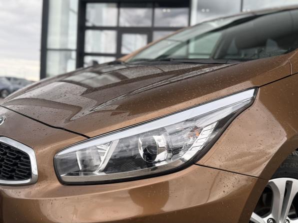 Kia Ceed II Рестайлинг с пробегом 2017 года, цена 1 415 000 рублей, 92185 км, универсал, Автокод Объявления