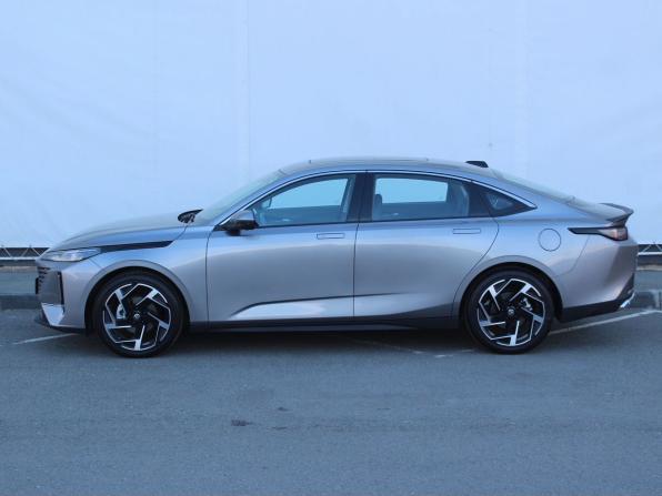 Changan Lamore с пробегом 2023 года, цена 1 900 000 рублей, 7373 км, седан, Автокод Объявления