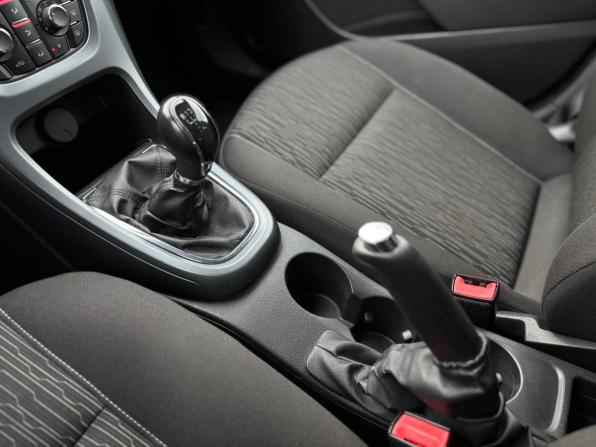 Opel Astra J Рестайлинг с пробегом 2012 года, цена 740 000 рублей, 118801 км, хэтчбек, Автокод Объявления
