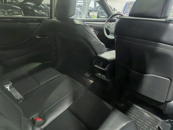 Lexus ES VII с пробегом 2019 года, цена 3 150 000 рублей, 156497 км, седан, Автокод Объявления