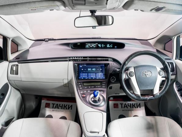 Toyota Prius III (XW30) с пробегом 2010 года, цена 895 000 рублей, 188263 км, лифтбек, Автокод Объявления