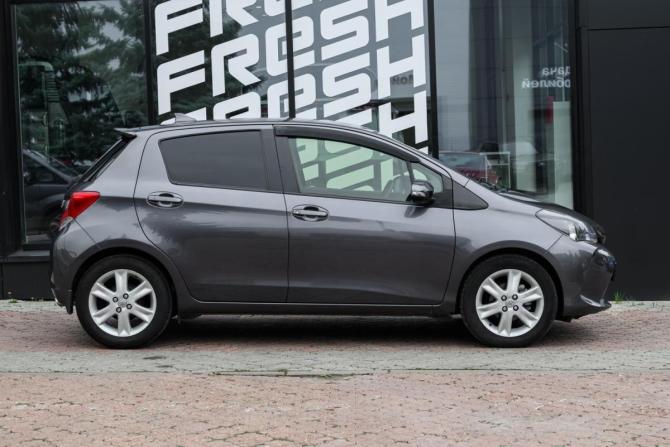 Toyota Vitz III (XP130) Рестайлинг с пробегом 2015 года, цена 969 000 рублей, 101842 км, хэтчбек, Автокод Объявления