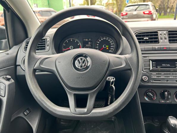 Volkswagen Polo V Рестайлинг с пробегом 2019 года, цена 1 453 100 рублей, 93432 км, седан, Автокод Объявления