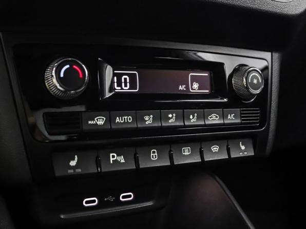 Skoda Rapid II с пробегом 2021 года, цена 1 649 000 рублей, 46233 км, лифтбек, Автокод Объявления