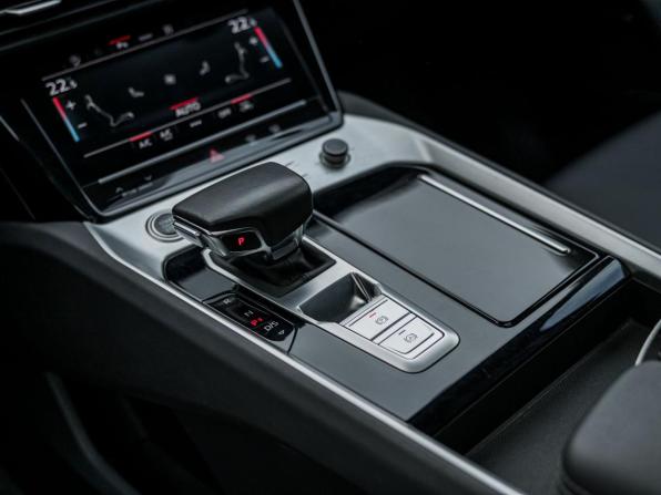 Audi Q6 с пробегом 2024 года, цена 8 347 000 рублей, 34260 км, внедорожник, Автокод Объявления