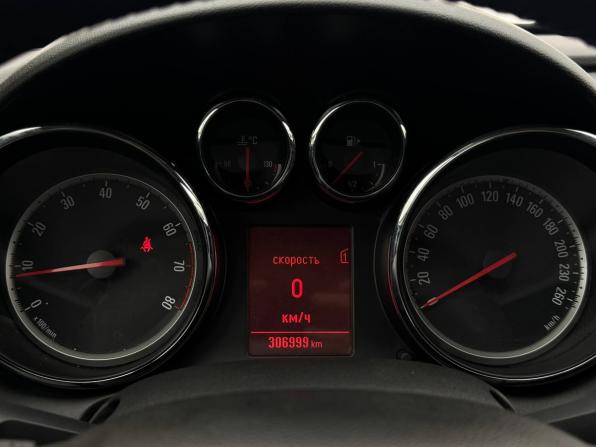 Opel Astra J Рестайлинг с пробегом 2013 года, цена 549 000 рублей, 306999 км, хэтчбек, Автокод Объявления
