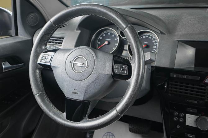 Opel Astra H Рестайлинг с пробегом 2007 года, цена 579 000 рублей, 310000 км, седан, Автокод Объявления