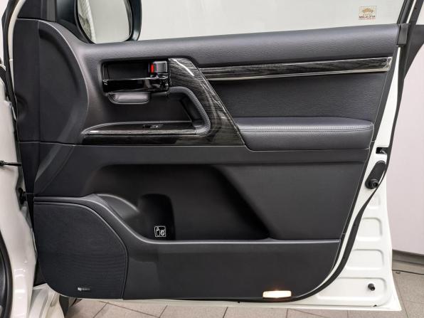 Toyota Land Cruiser 200 Series Рестайлинг 2 с пробегом 2017 года, цена 8 300 000 рублей, 29784 км, внедорожник, Автокод Объявления