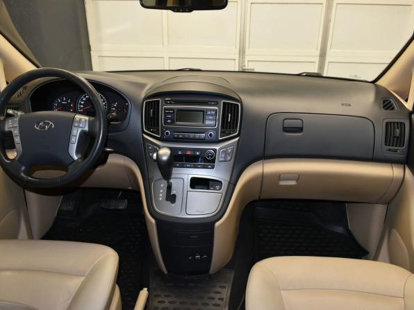 Hyundai H-1 II Рестайлинг 2 с пробегом 2019 года, цена 3 150 000 рублей, 114688 км, минивэн, Автокод Объявления
