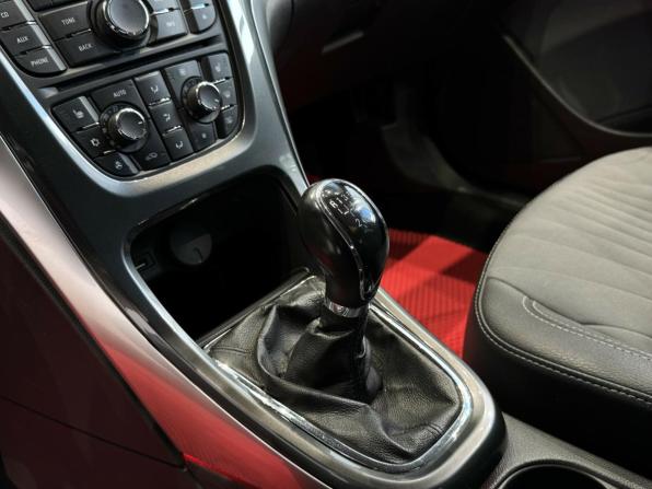 Opel Astra J Рестайлинг с пробегом 2012 года, цена 810 000 рублей, 193965 км, седан, Автокод Объявления