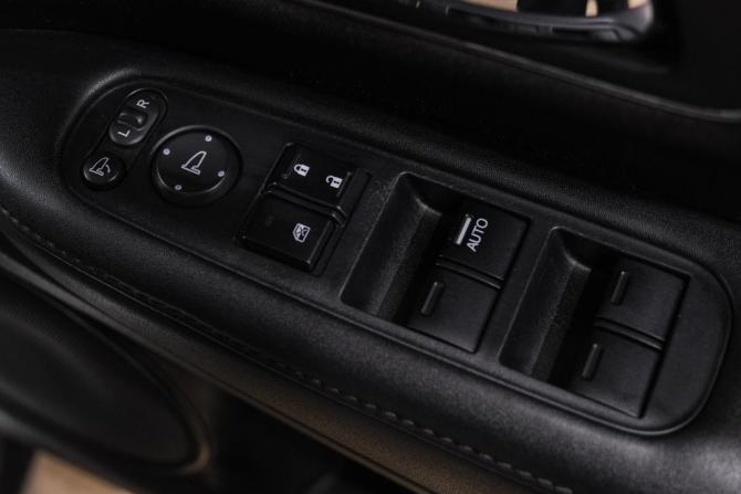 Honda Vezel I с пробегом 2014 года, цена 1 399 000 рублей, 165700 км, внедорожник, Автокод Объявления