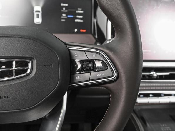 Geely Monjaro I Рестайлинг 2 с пробегом 2025 года, цена 3 799 000 рублей, 4794 км, внедорожник, Автокод Объявления