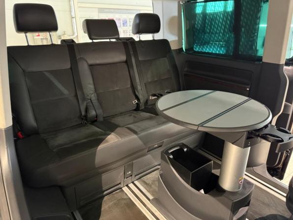 Volkswagen Multivan T5 Рестайлинг с пробегом 2012 года, цена 2 435 000 рублей, 199000 км, минивэн, Автокод Объявления