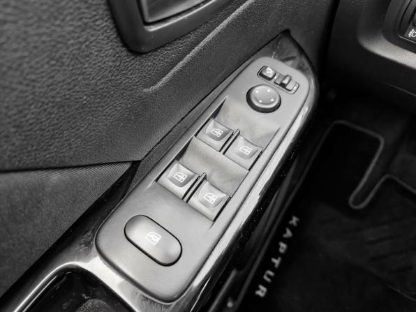Renault Kaptur I Рестайлинг с пробегом 2021 года, цена 1 394 000 рублей, 186404 км, внедорожник, Автокод Объявления