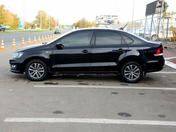 Volkswagen Polo V Рестайлинг с пробегом 2019 года, цена 972 000 рублей, 141000 км, седан, Автокод Объявления
