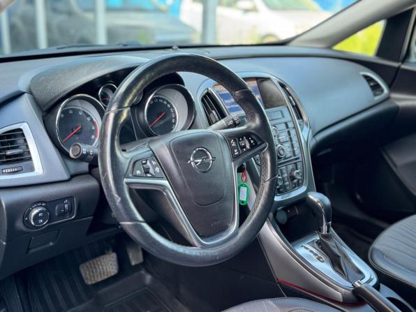 Opel Astra J Рестайлинг с пробегом 2013 года, цена 850 000 рублей, 125000 км, хэтчбек, Автокод Объявления