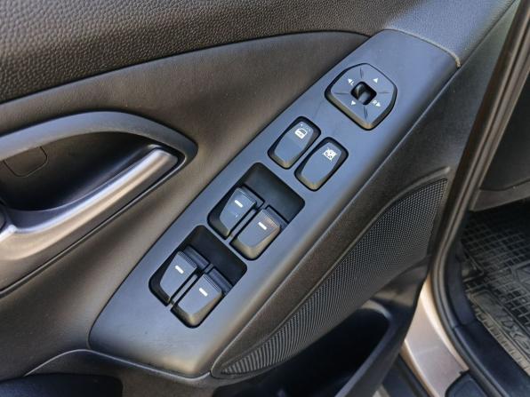 Hyundai ix35 I Рестайлинг с пробегом 2013 года, цена 1 349 000 рублей, 217083 км, внедорожник, Автокод Объявления