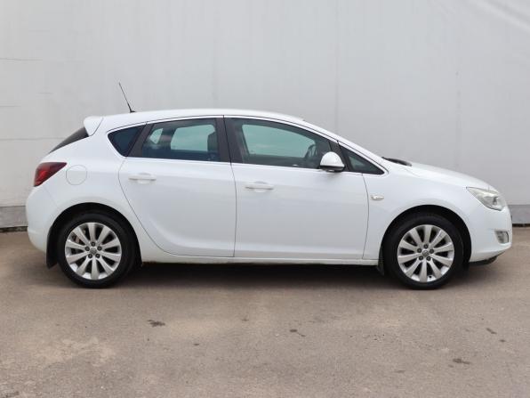 Opel Astra J с пробегом 2011 года, цена 619 000 рублей, 195000 км, хэтчбек, Автокод Объявления