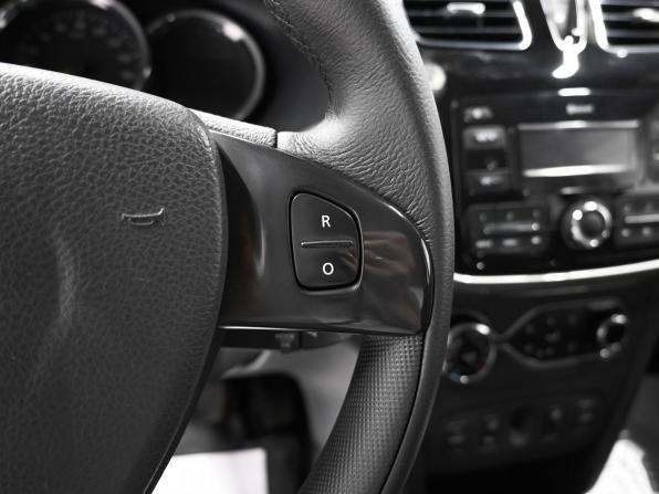 Renault Sandero II с пробегом 2017 года, цена 945 000 рублей, 95224 км, хэтчбек, Автокод Объявления