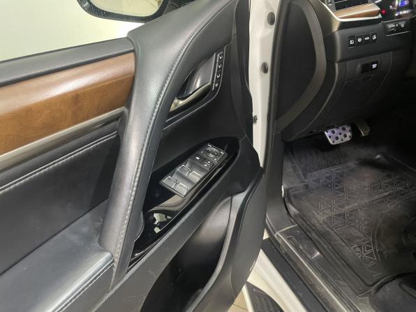 Lexus LX III Рестайлинг 2 с пробегом 2017 года, цена 7 950 000 рублей, 141241 км, внедорожник, Автокод Объявления