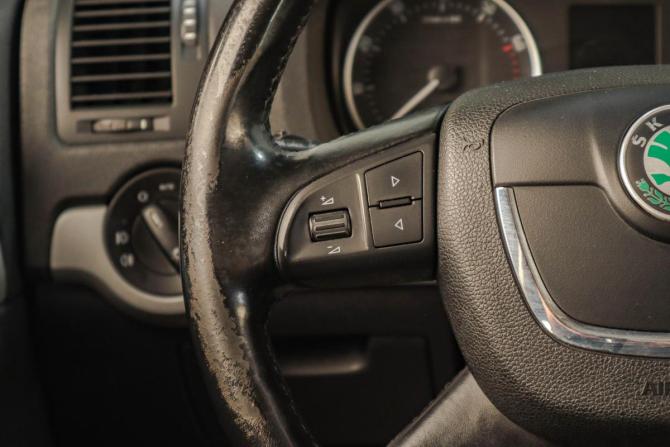 Skoda Octavia II (A5) Рестайлинг с пробегом 2012 года, цена 849 000 рублей, 256000 км, лифтбек, Автокод Объявления