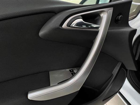 Opel Astra J с пробегом 2011 года, цена 620 000 рублей, 268684 км, универсал, Автокод Объявления