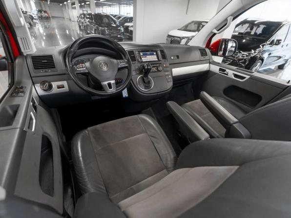 Volkswagen Multivan T5 Рестайлинг с пробегом 2015 года, цена 2 680 000 рублей, 197980 км, минивэн, Автокод Объявления