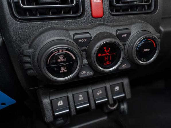 Suzuki Jimny IV с пробегом 2025 года, цена 3 990 000 рублей, 25 км, внедорожник, Автокод Объявления