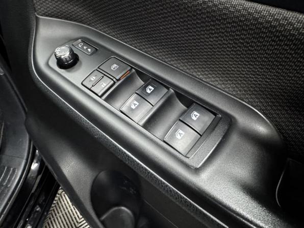 Toyota Voxy III (R80) Рестайлинг с пробегом 2018 года, цена 2 700 000 рублей, 88347 км, минивэн, Автокод Объявления