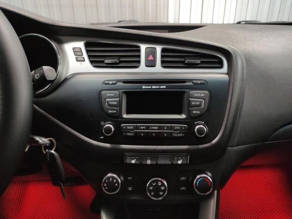 Kia Ceed II с пробегом 2014 года, цена 890 000 рублей, 155000 км, хэтчбек, Автокод Объявления