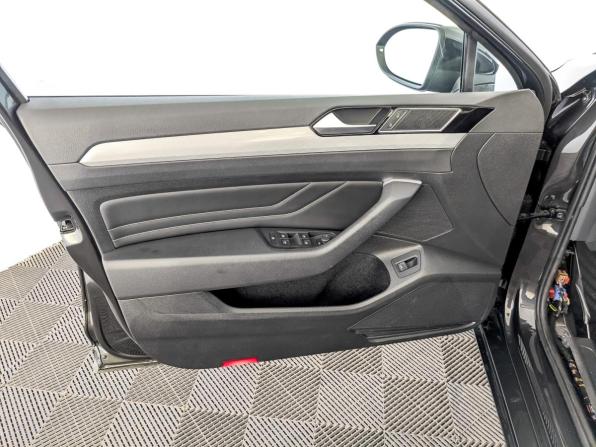 Volkswagen Passat B8 Рестайлинг с пробегом 2020 года, цена 2 459 000 рублей, 33972 км, седан, Автокод Объявления