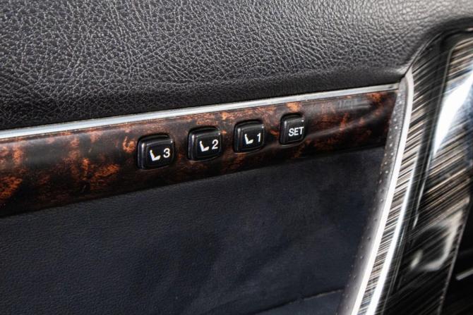 Toyota Land Cruiser 200 Series Рестайлинг 1 с пробегом 2013 года, цена 3 499 000 рублей, 268000 км, внедорожник, Автокод Объявления