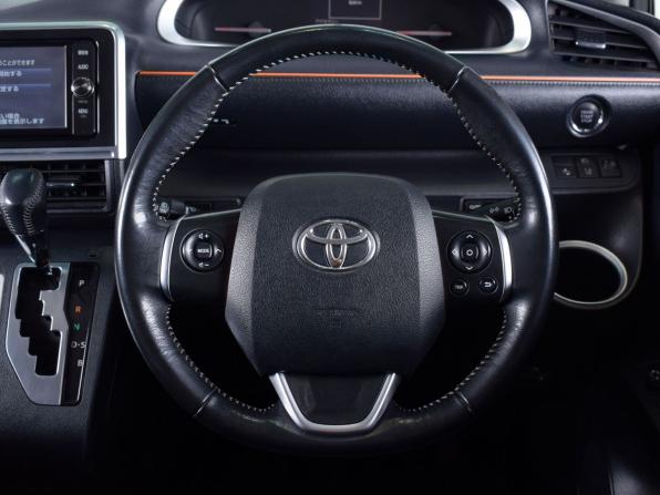 Toyota Sienta II с пробегом 2017 года, цена 1 399 995 рублей, 115661 км, компактвэн, Автокод Объявления