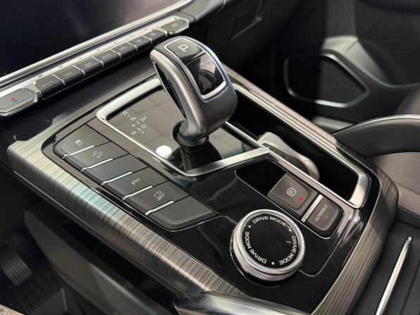 Geely Atlas Pro с пробегом 2023 года, цена 2 050 000 рублей, 63183 км, внедорожник, Автокод Объявления